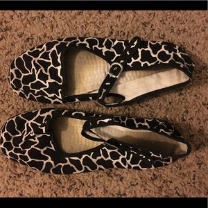 Black/white giraffe print Mary-Jane shoes
